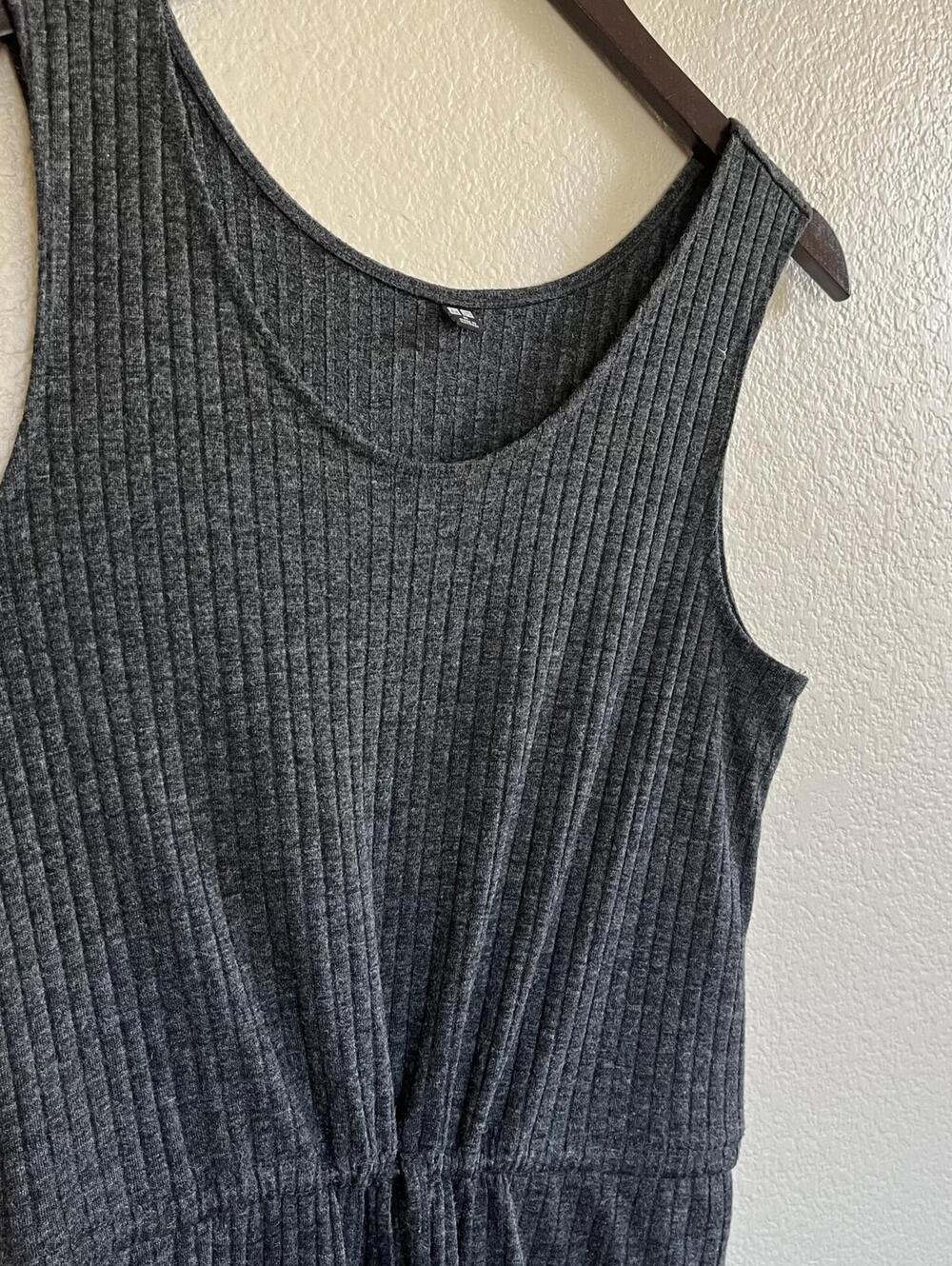 Uniqlo cotton comfy jumpsuit for spring and summer - Picture 3 of 5